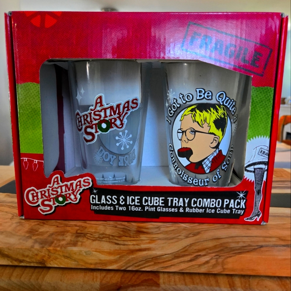 A Christmas Story Glass & Ice Cube Tray Combo -‎ NWT